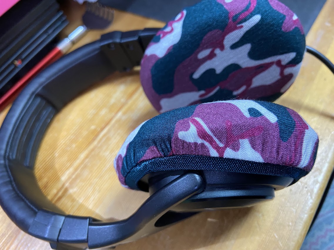 僕が使ってるヘッドフォンはJVCのHA-MX10です。